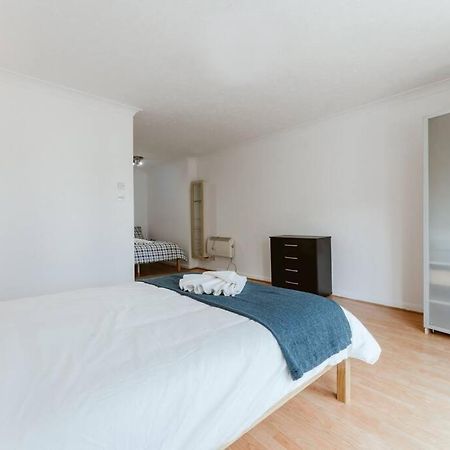 Up To 4 People, Room In A Share House Next To London Bridge Londres Exterior foto
