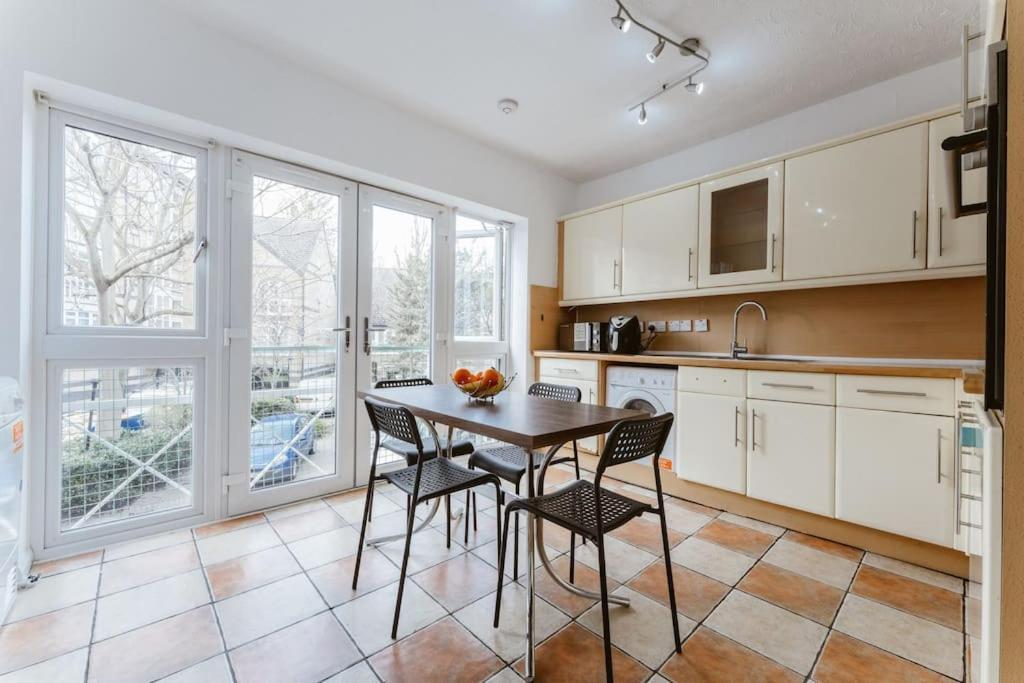 Up To 4 People, Room In A Share House Next To London Bridge Londres Exterior foto