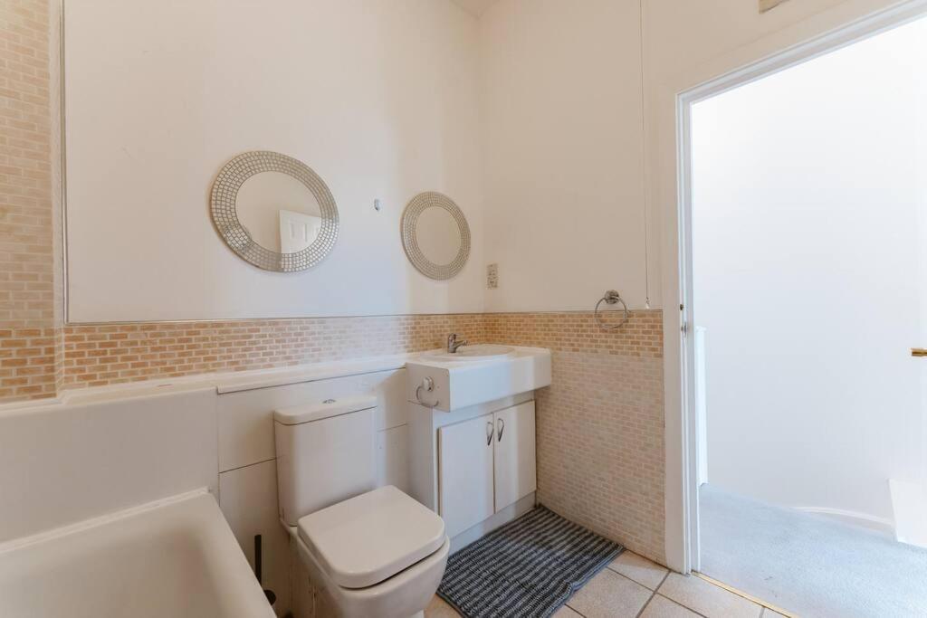 Up To 4 People, Room In A Share House Next To London Bridge Londres Exterior foto