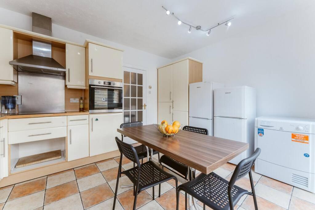 Up To 4 People, Room In A Share House Next To London Bridge Londres Exterior foto